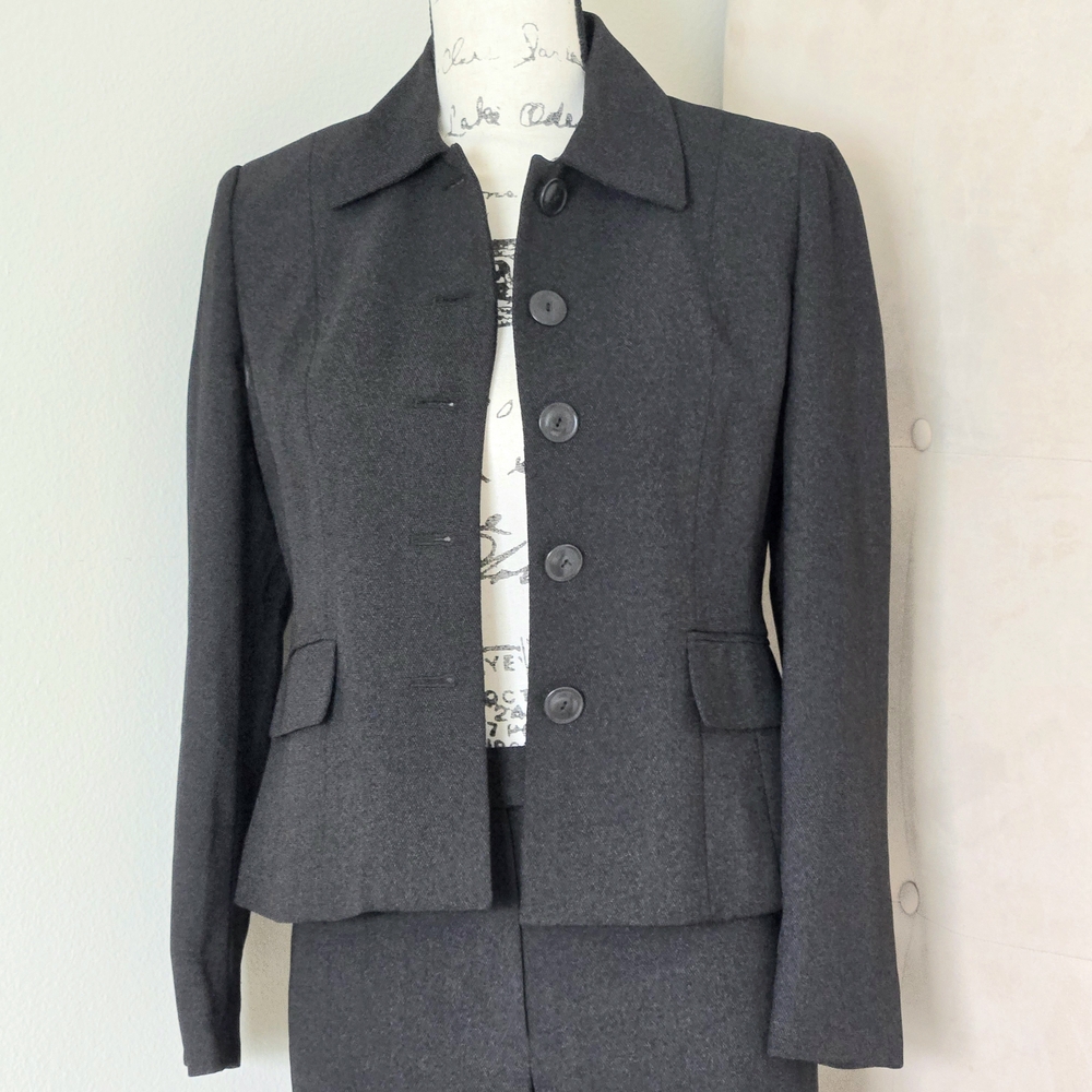 Jones New York Womens Charcoal Suit, Full Button Front Blazer & Trousers Sz 2P - Picture 3 of 8